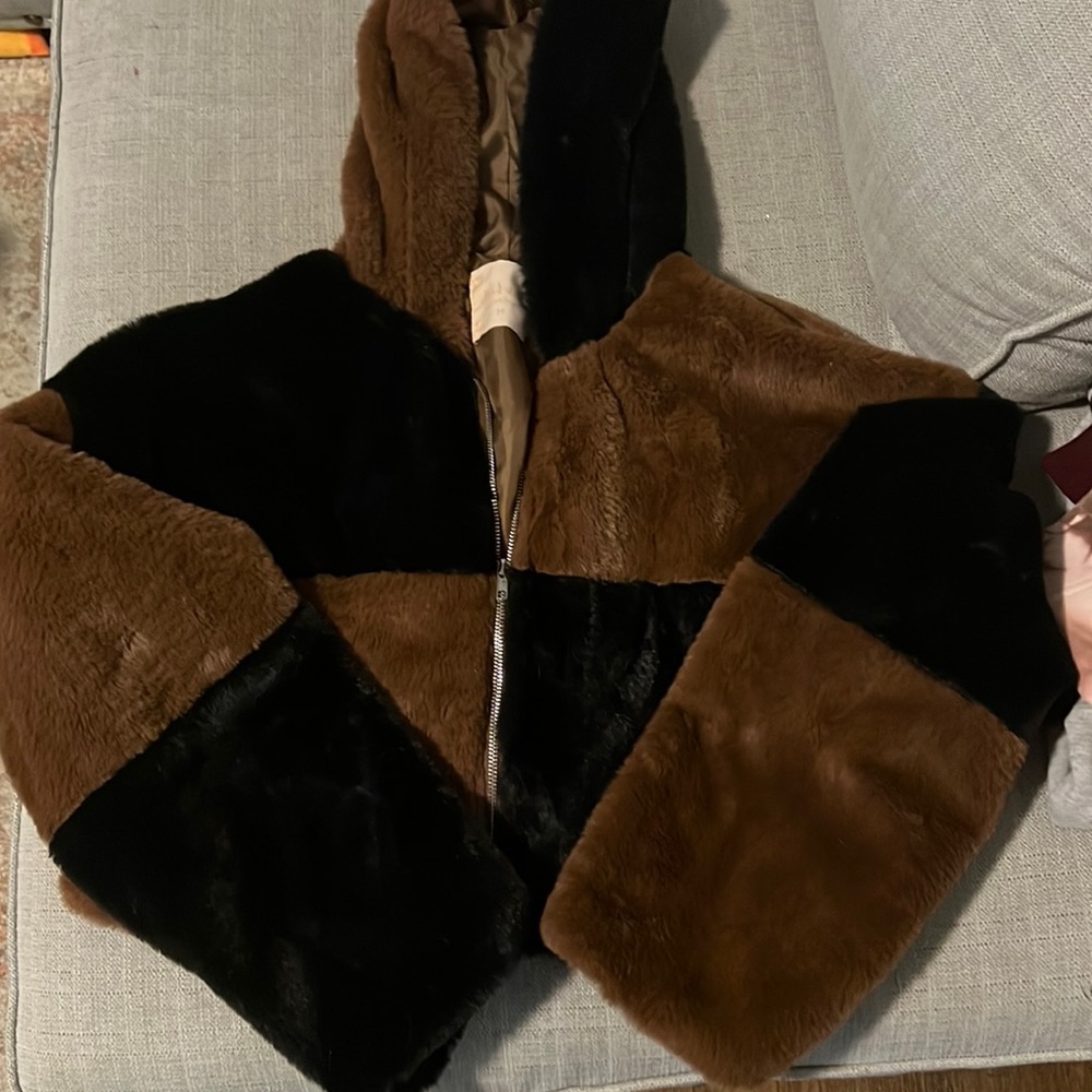 Cute fuzzy brown and black jacket from Altar’d State! Never worn